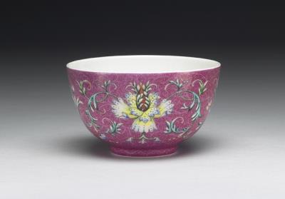 图片[2]-Teacup in yang-ts’ai enamels with incised red ground pattern of flower brocade 1742 (Ch’ien-lung reign)-China Archive